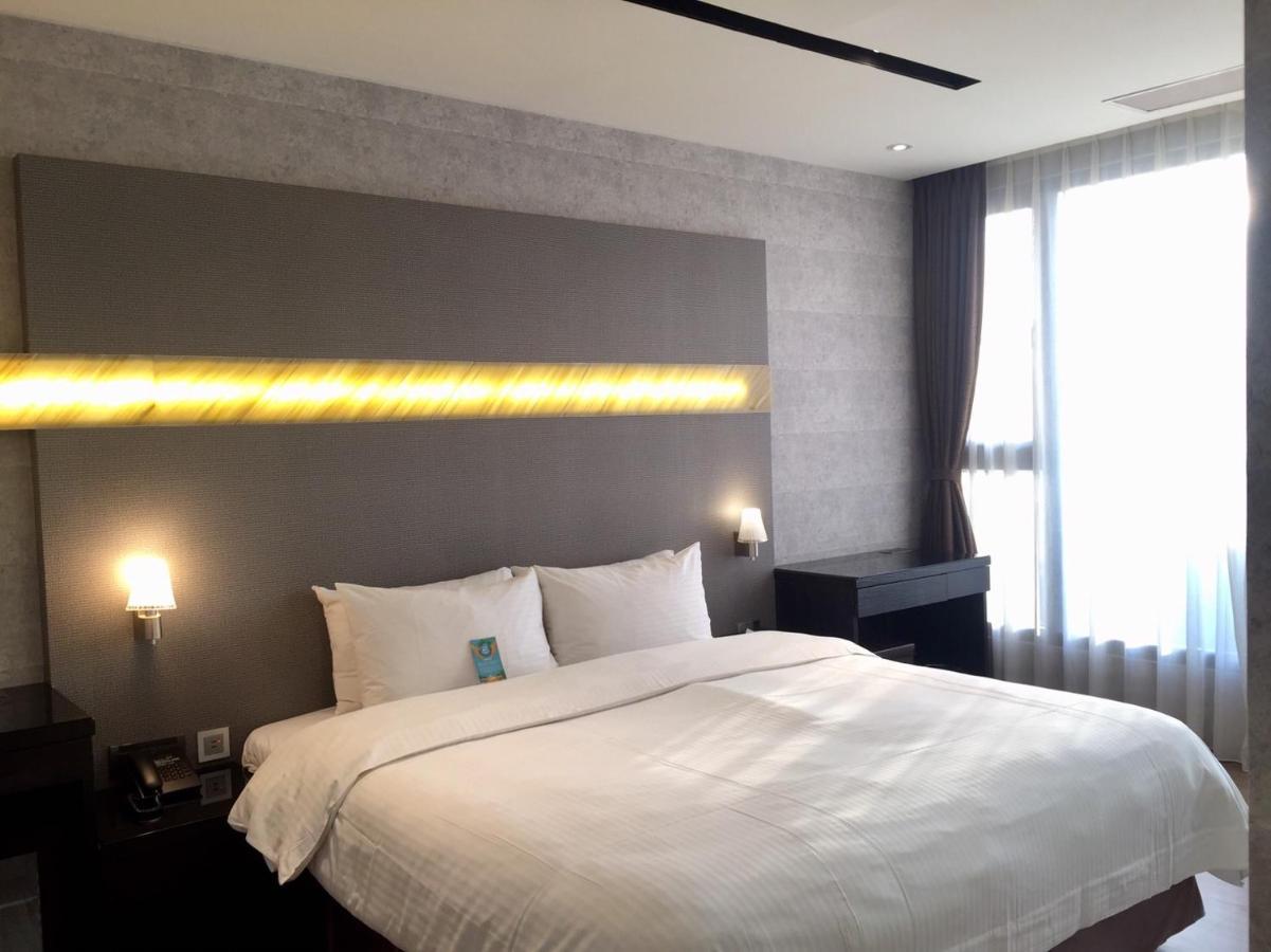 Fengjia Hotel Bell ไถจง ภายนอก รูปภาพ