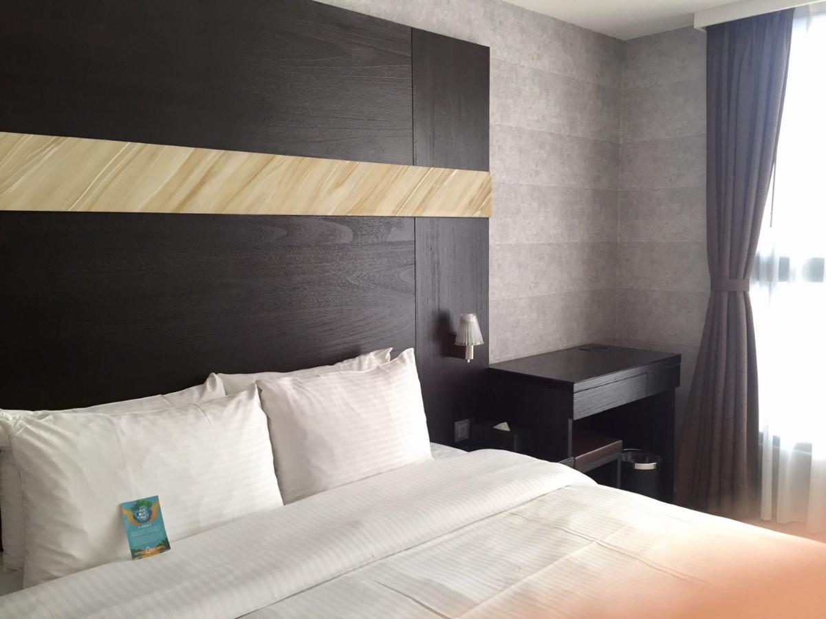 Fengjia Hotel Bell ไถจง ภายนอก รูปภาพ